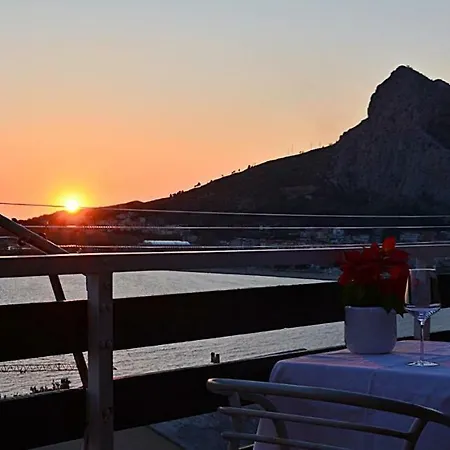 Cosy Sunset Omis